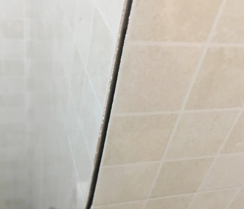 沙湾瓷砖空鼓维修公司分享阳台瓷砖脱落的修复过程可以分为以下几个步骤