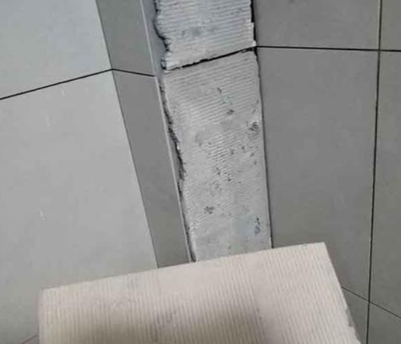 沙湾瓷砖空鼓维修公司分享下厨房瓷砖脱落的补救措施。